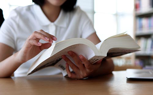 雅思听力材料中的信号词有哪些？怎样定位？